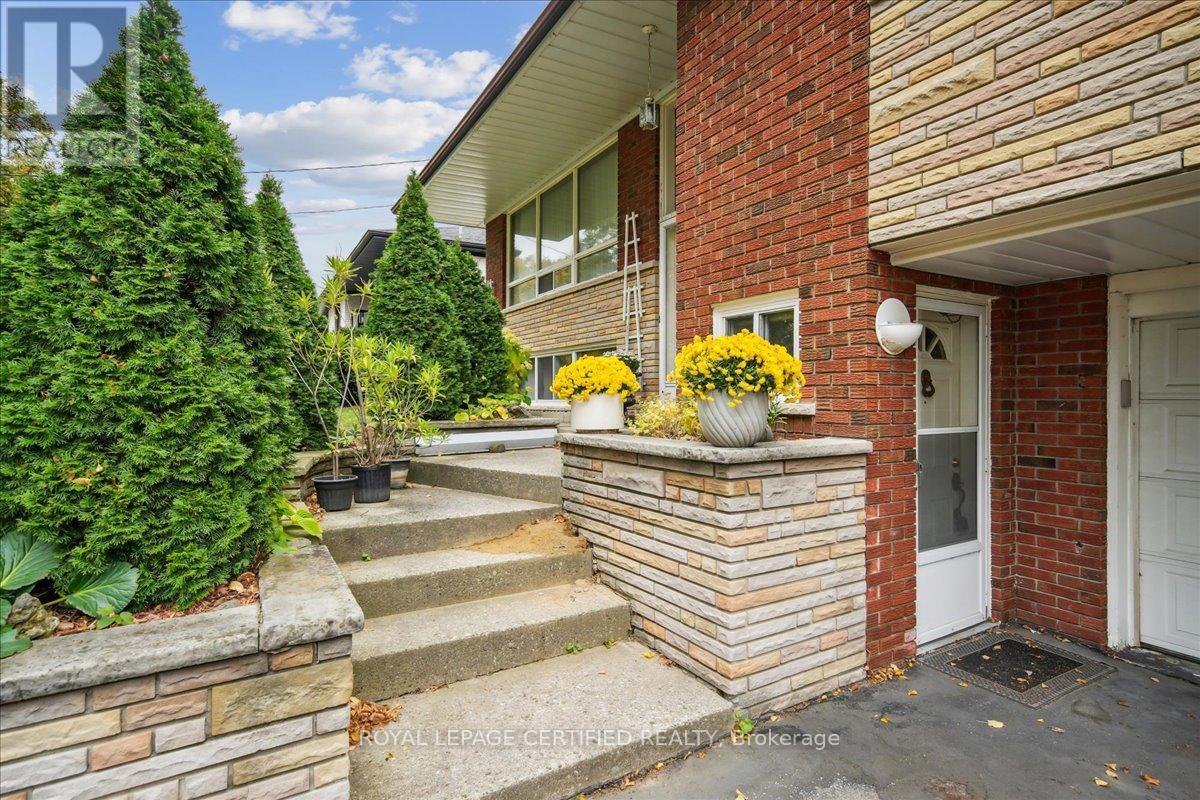 1639 Sunnycove Drive, Mississauga, Ontario  L4X 1B6 - Photo 5 - W13038708