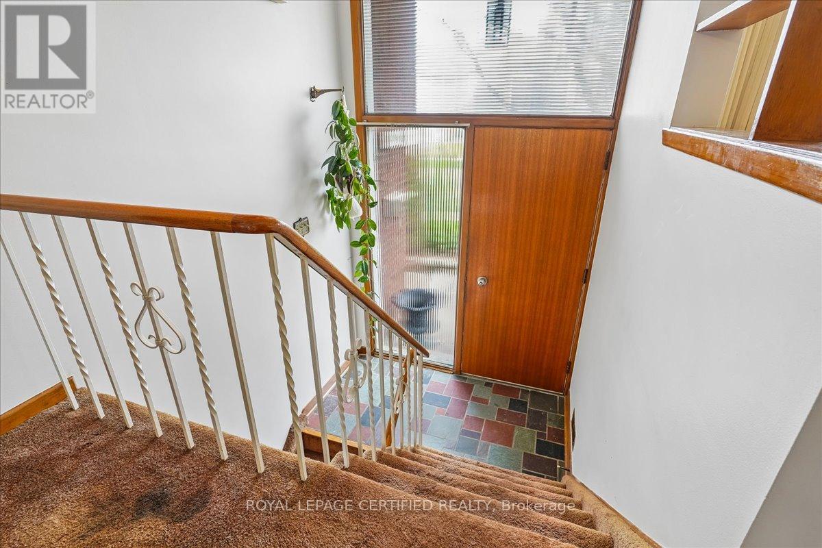 1639 Sunnycove Drive, Mississauga, Ontario  L4X 1B6 - Photo 6 - W13038708