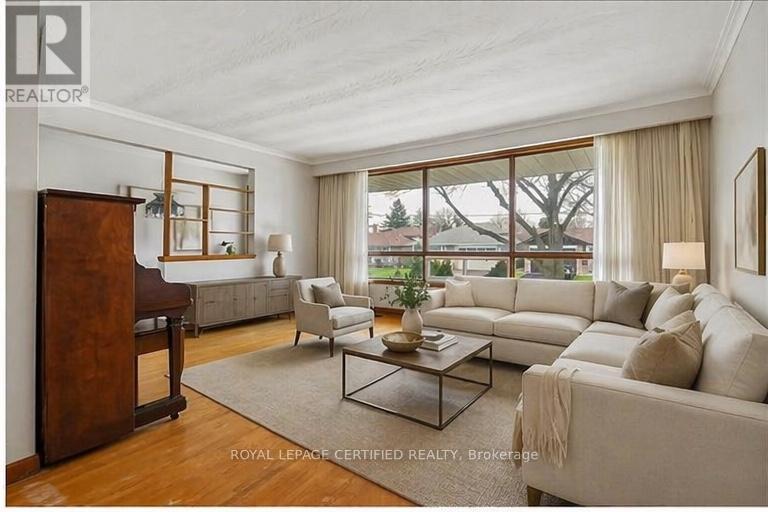 1639 Sunnycove Drive, Mississauga, Ontario  L4X 1B6 - Photo 9 - W13038708