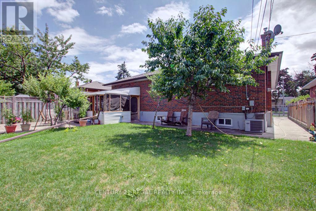 14 Thorpe Road, Toronto, Ontario  M9R 2C2 - Photo 13 - W13038718