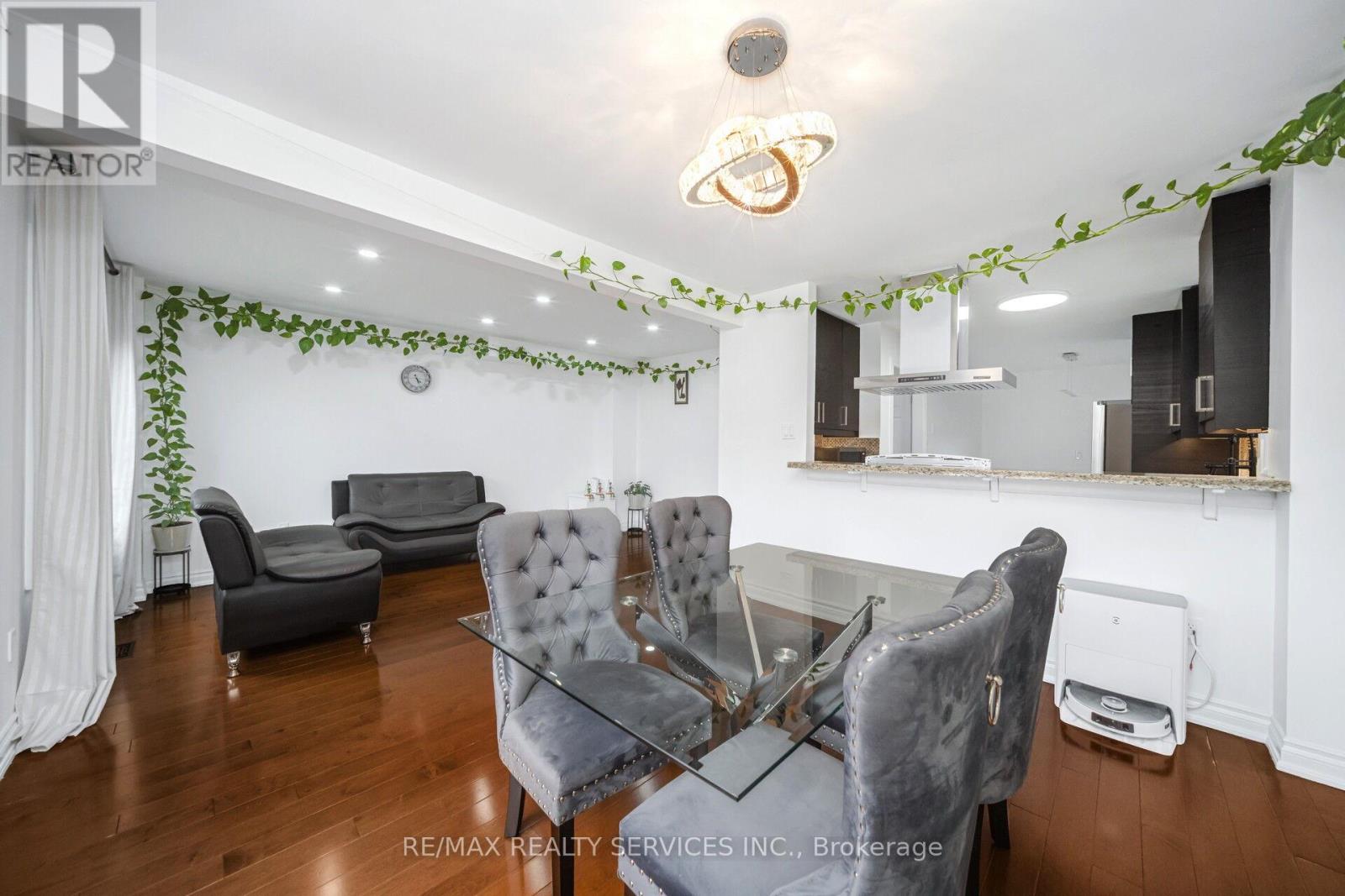 19 Wayne Nicol Drive W, Brampton, Ontario  L6X 3Z2 - Photo 10 - W13038736