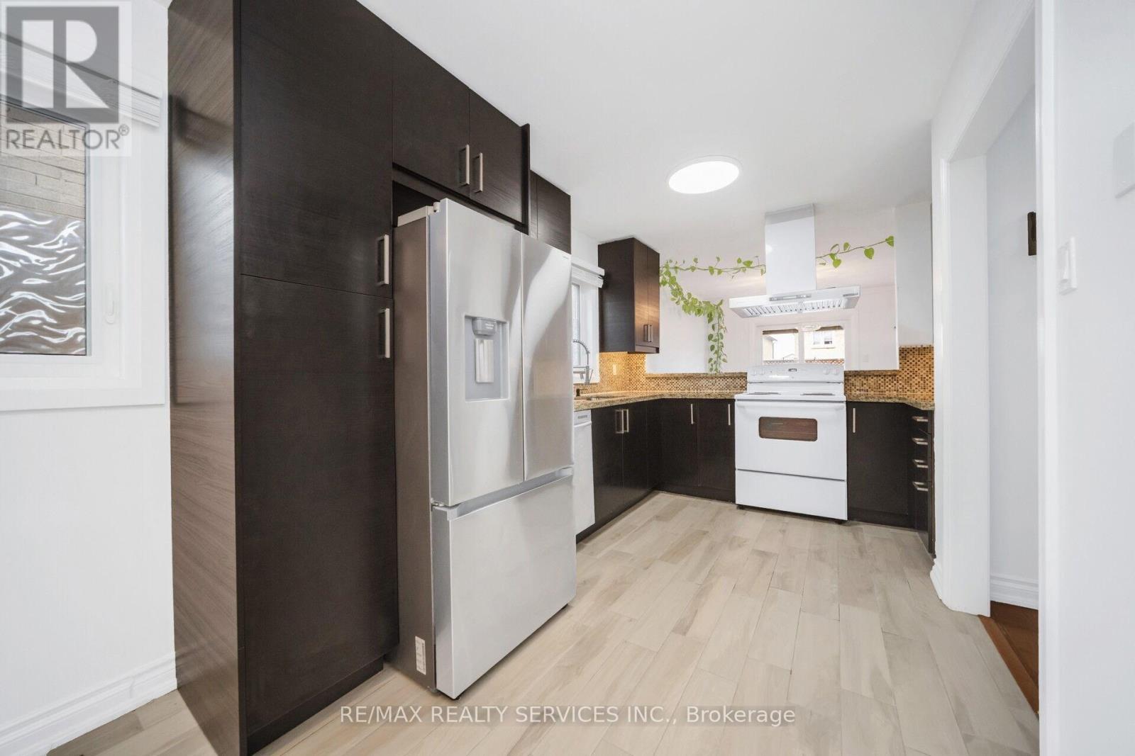 19 Wayne Nicol Drive W, Brampton, Ontario  L6X 3Z2 - Photo 11 - W13038736