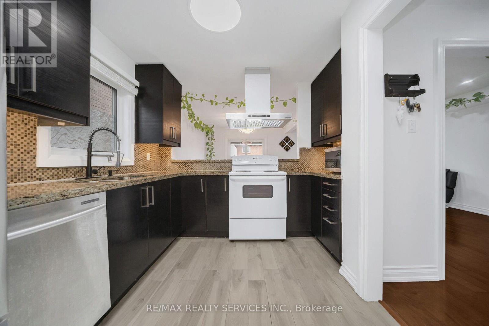 19 Wayne Nicol Drive W, Brampton, Ontario  L6X 3Z2 - Photo 12 - W13038736