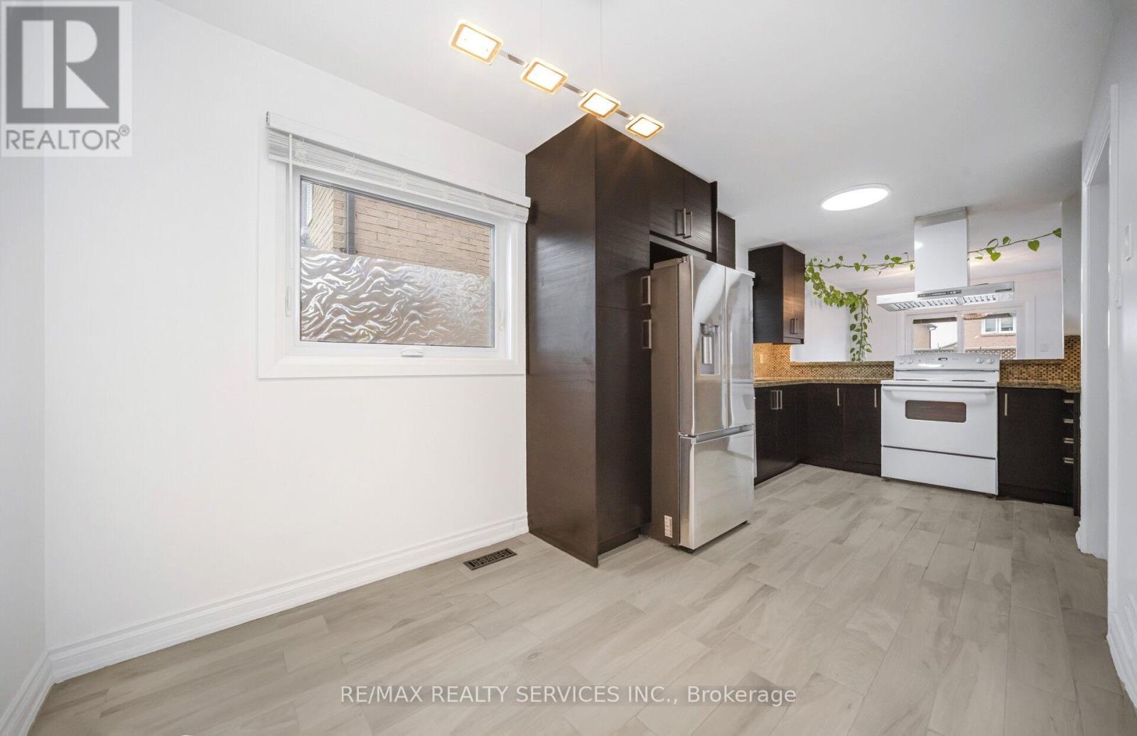 19 Wayne Nicol Drive W, Brampton, Ontario  L6X 3Z2 - Photo 16 - W13038736