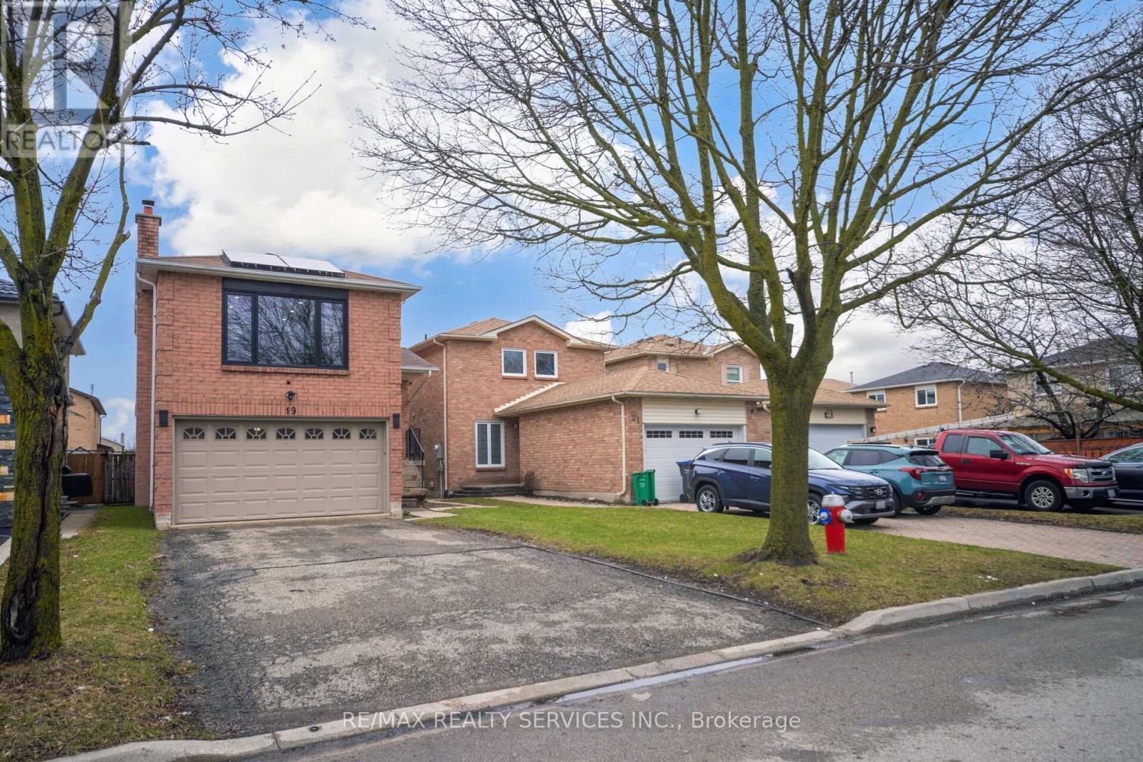 19 Wayne Nicol Drive W, Brampton, Ontario  L6X 3Z2 - Photo 2 - W13038736