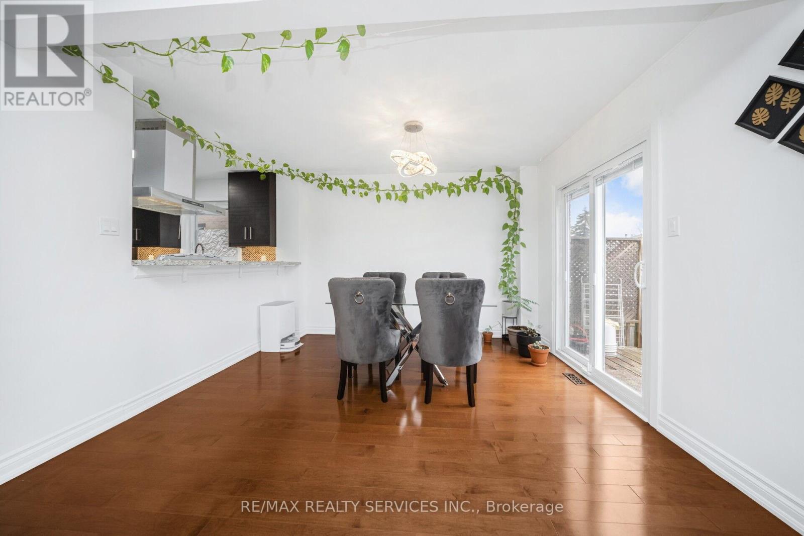 19 Wayne Nicol Drive W, Brampton, Ontario  L6X 3Z2 - Photo 8 - W13038736