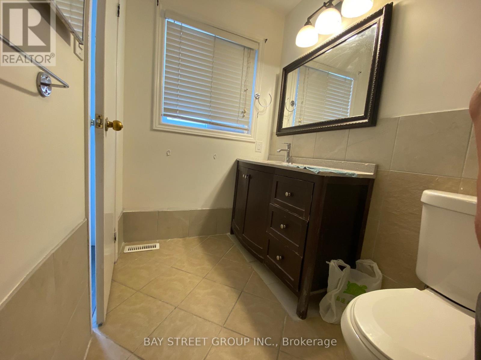 8 Kerwood (Main) Place, Brampton, Ontario  L6Z 1Y1 - Photo 16 - W13038740