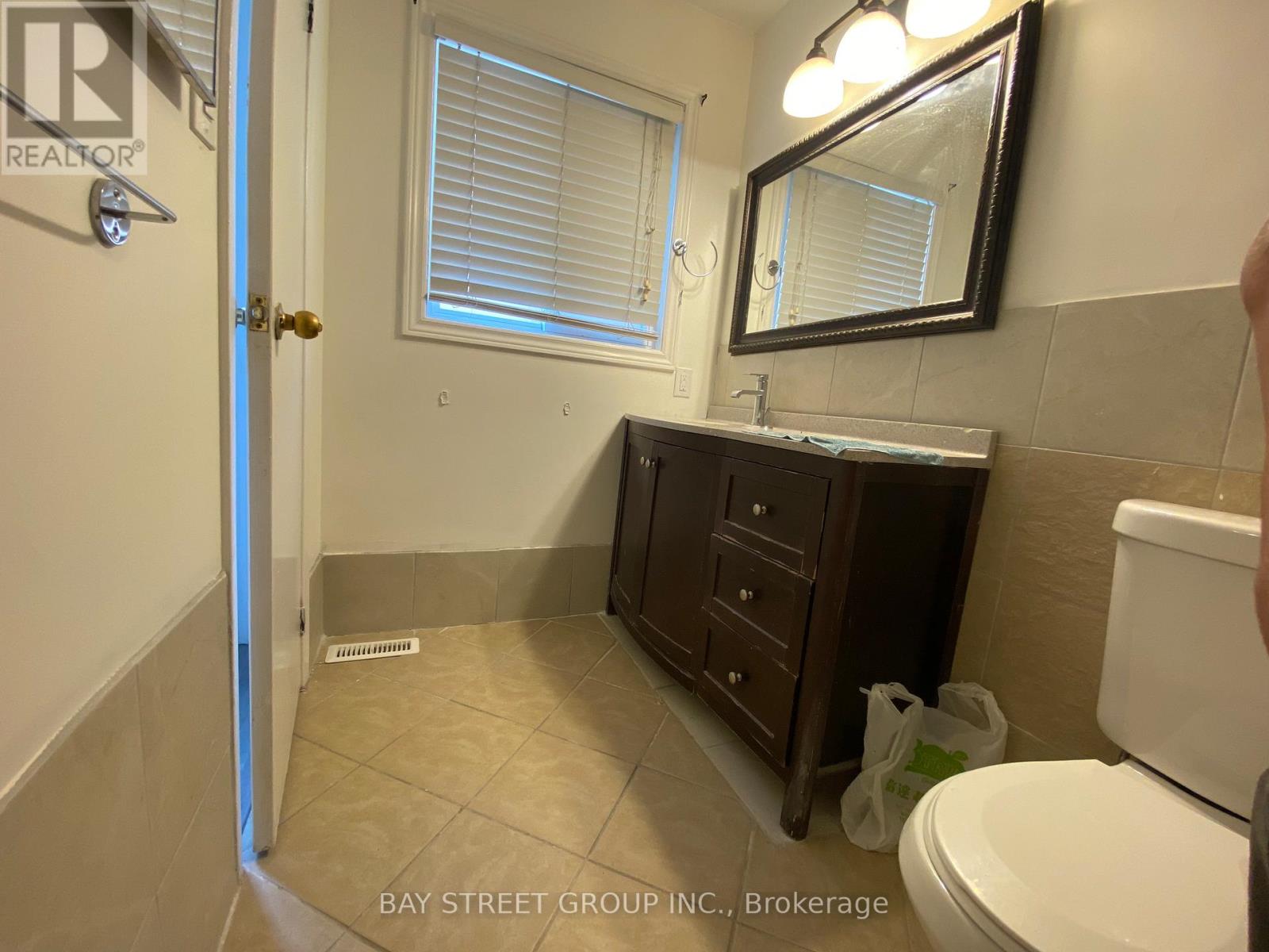 8 Kerwood (Main) Place, Brampton, Ontario  L6Z 1Y1 - Photo 18 - W13038740