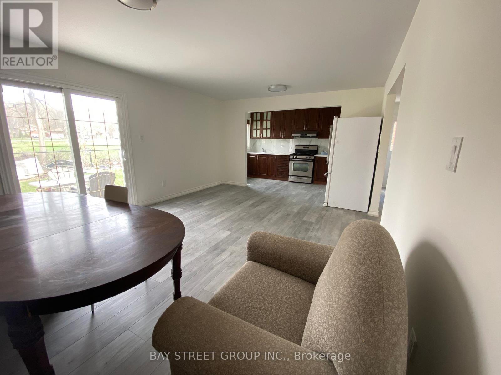 8 Kerwood (Main) Place, Brampton, Ontario  L6Z 1Y1 - Photo 3 - W13038740