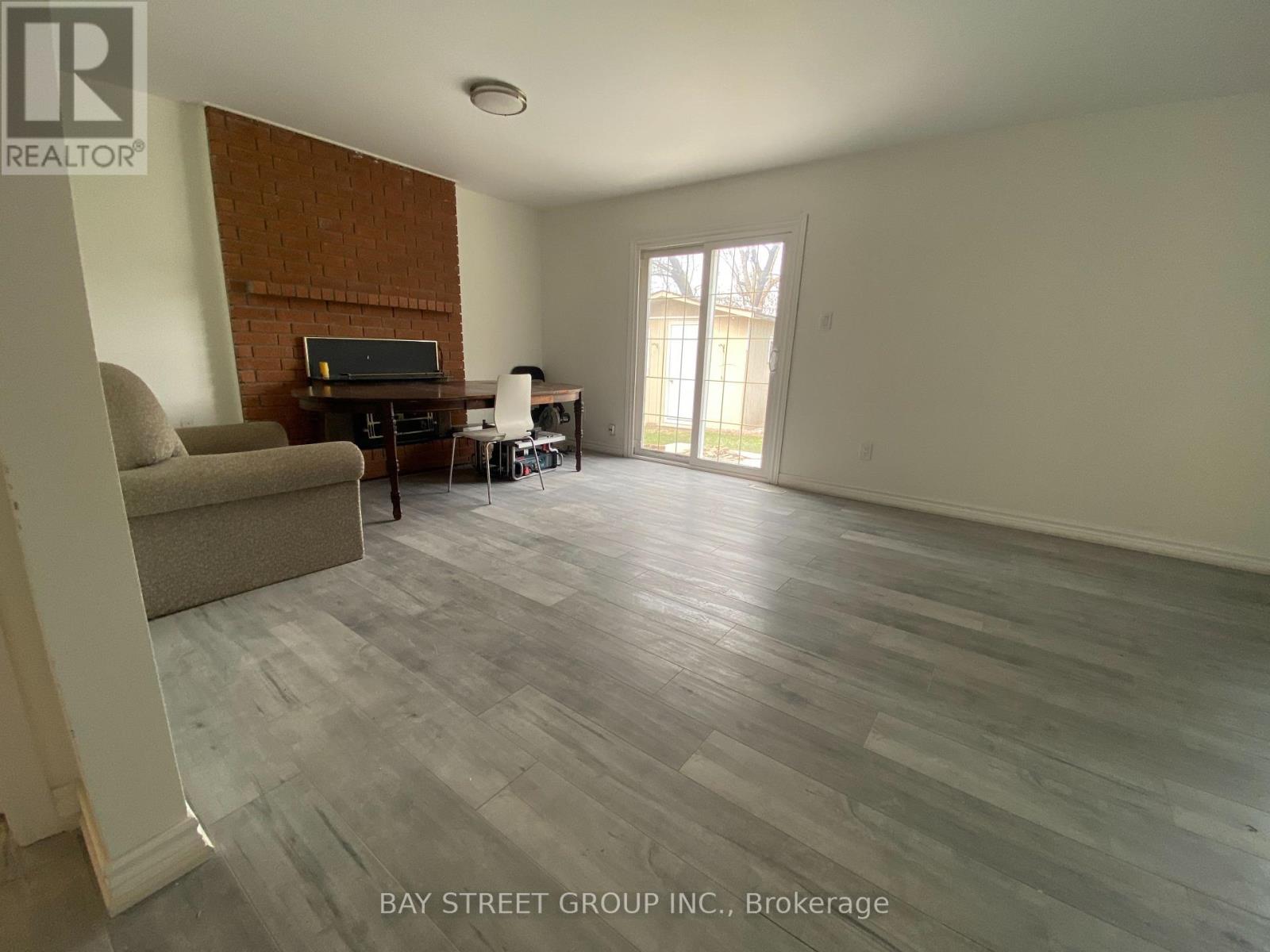 8 Kerwood (Main) Place, Brampton, Ontario  L6Z 1Y1 - Photo 4 - W13038740