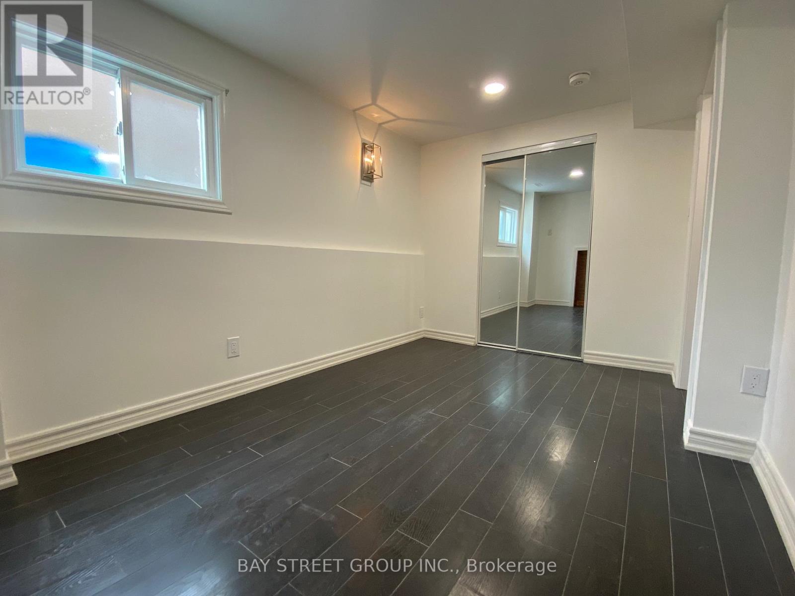 8 Kerwood (Main) Place, Brampton, Ontario  L6Z 1Y1 - Photo 7 - W13038740