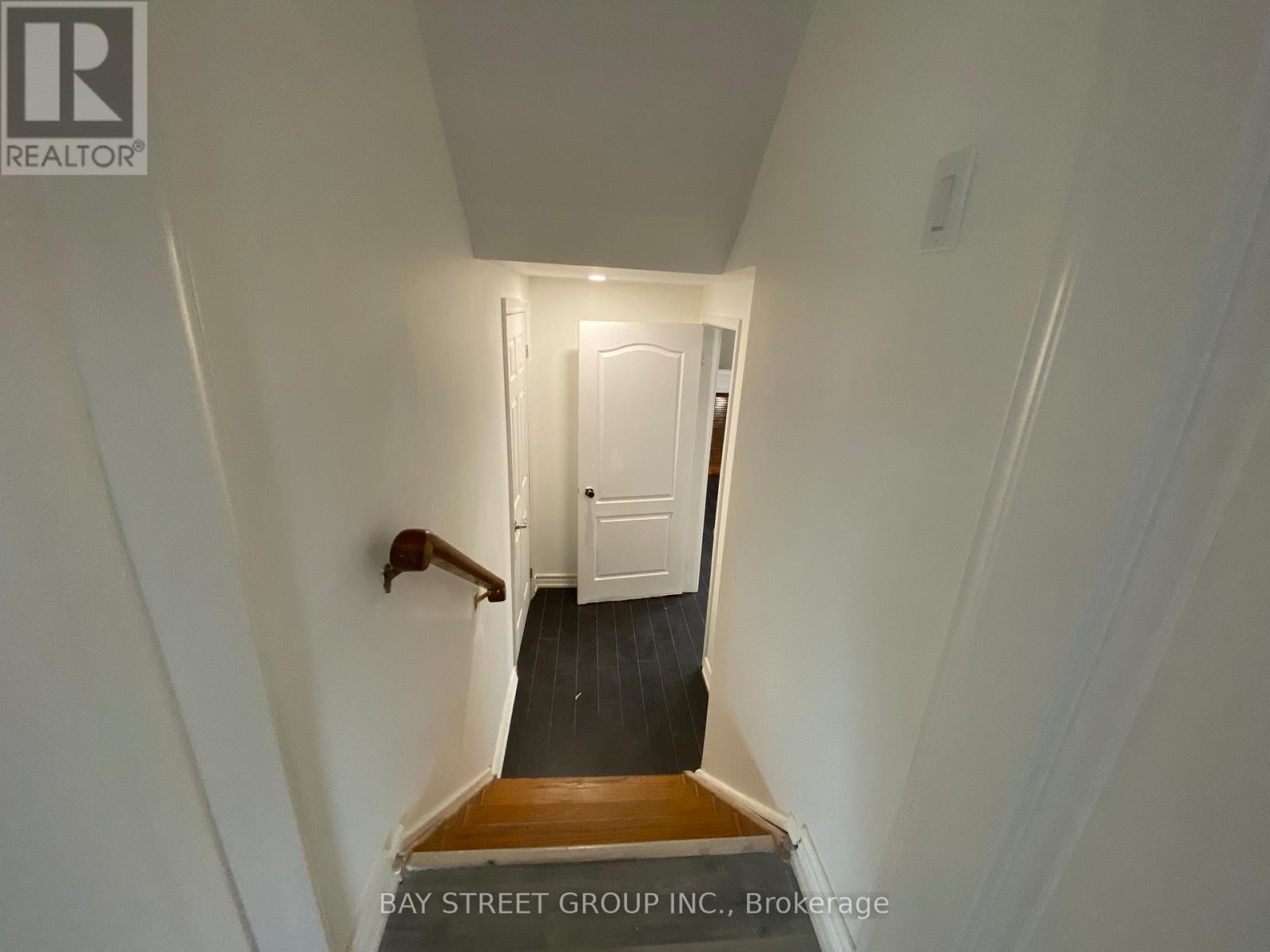 8 Kerwood (Main) Place, Brampton, Ontario  L6Z 1Y1 - Photo 9 - W13038740