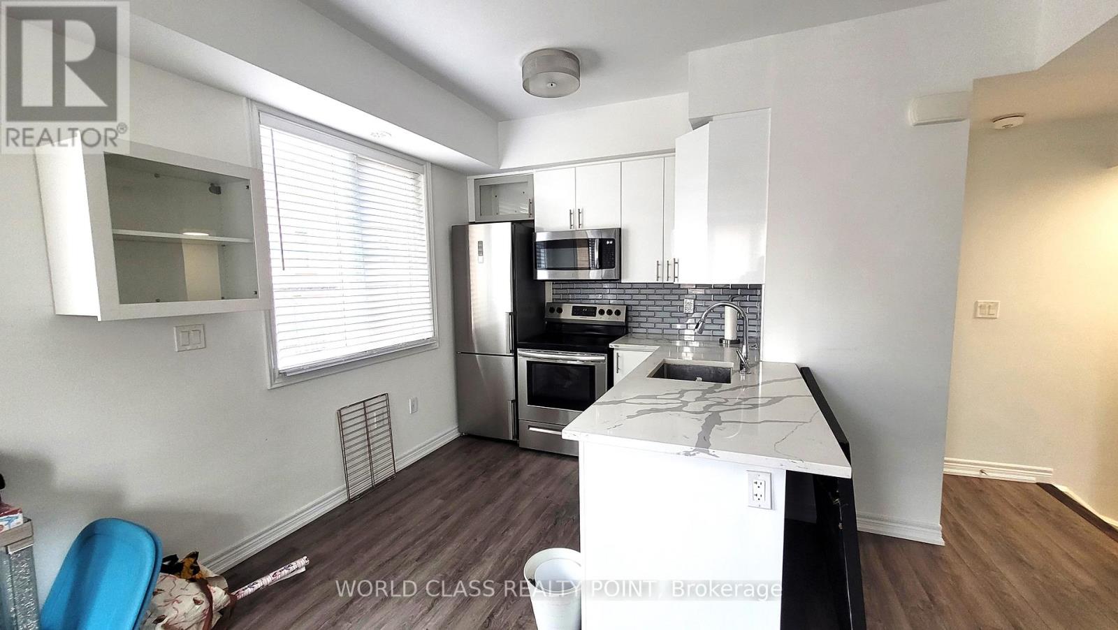 212 - 370 Hopewell Avenue, Toronto, Ontario  M6E 2S2 - Photo 8 - W13038746