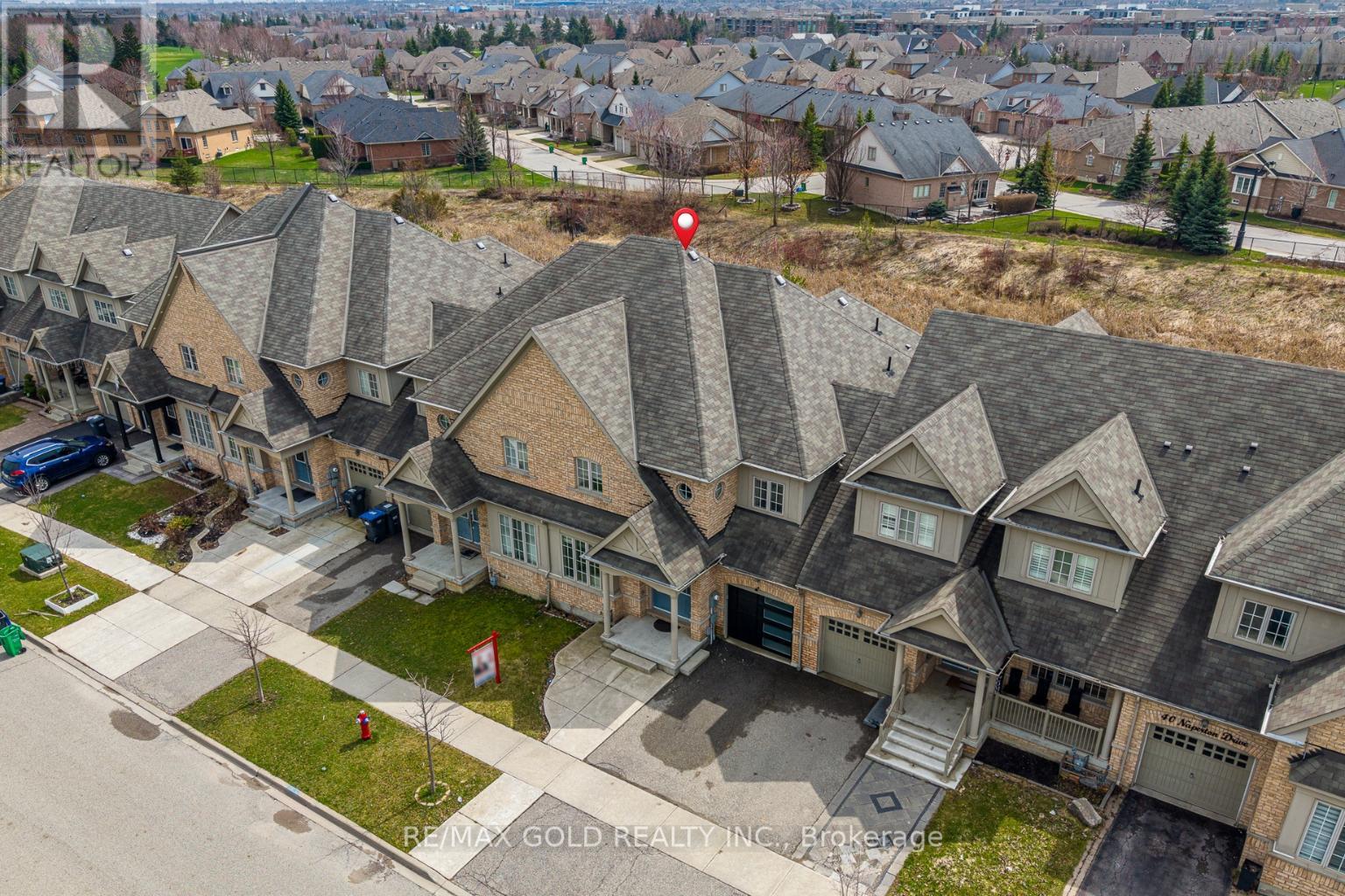 36 Naperton Drive, Brampton, Ontario  L6R 0Z5 - Photo 2 - W12991022