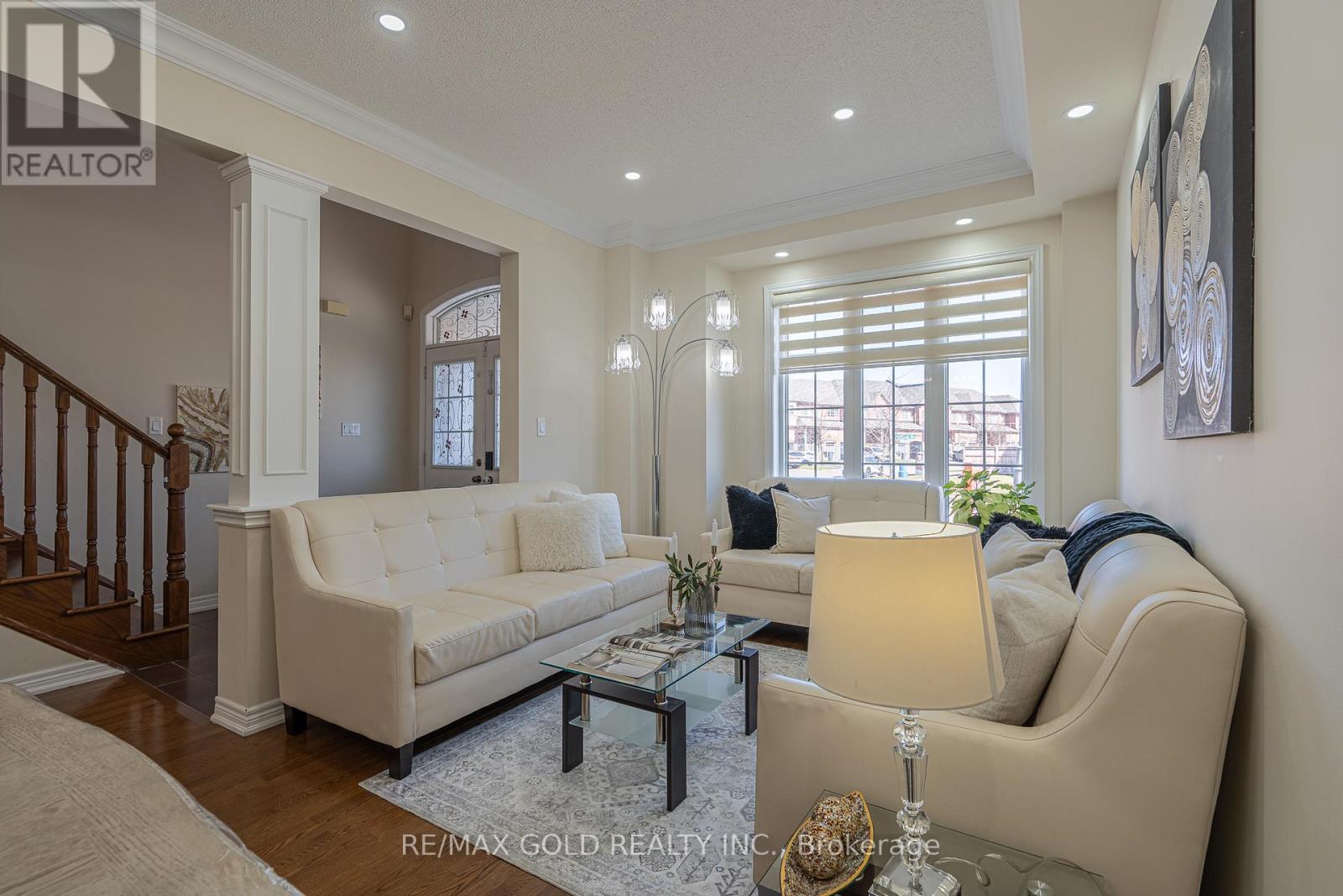 36 Naperton Drive, Brampton, Ontario  L6R 0Z5 - Photo 6 - W12991022