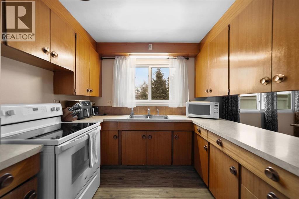 5205 56 Street, Camrose, Alberta  T4V 2E2 - Photo 8 - A2293537