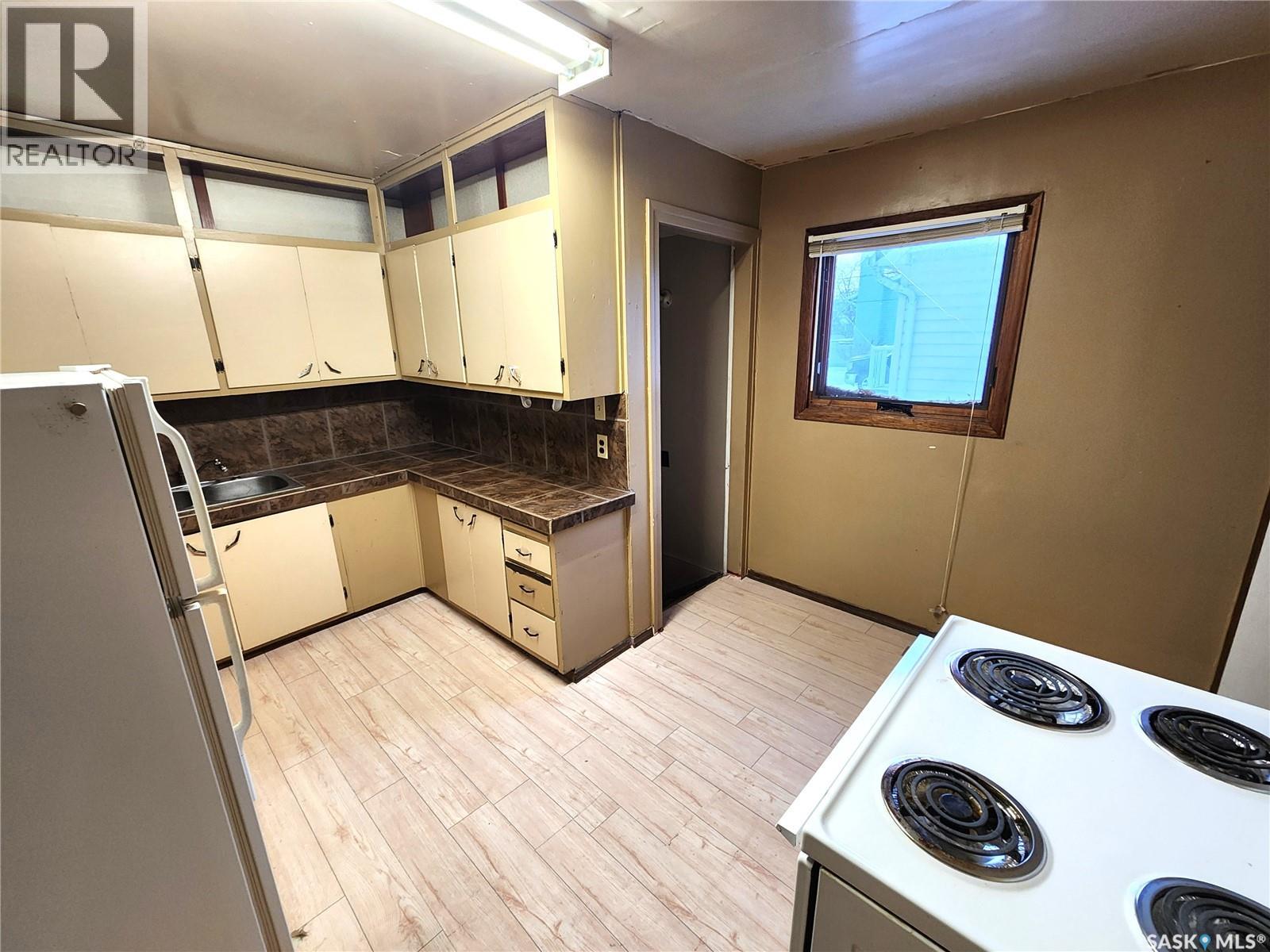 508 1st Avenue E, Lampman, Saskatchewan  S0C 1N0 - Photo 14 - SK025601