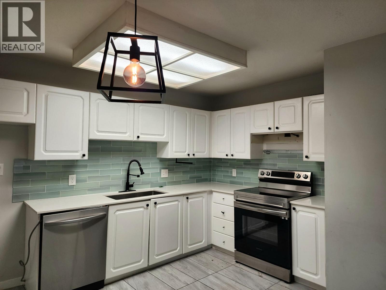 107 11963 223 Street, Maple Ridge, British Columbia  V2X 5Y4 - Photo 2 - R3113099