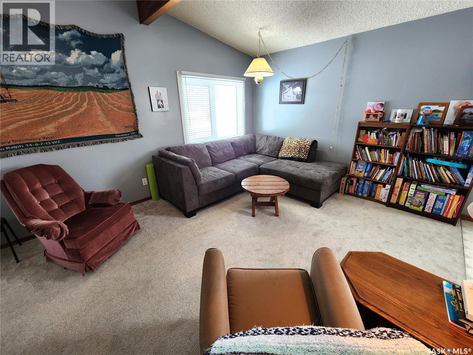 304 Second Avenue E, Lampman, Saskatchewan  S0C 1N0 - Photo 11 - SK030695