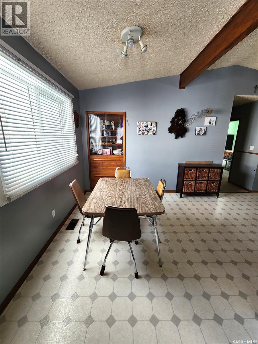 304 Second Avenue E, Lampman, Saskatchewan  S0C 1N0 - Photo 13 - SK030695