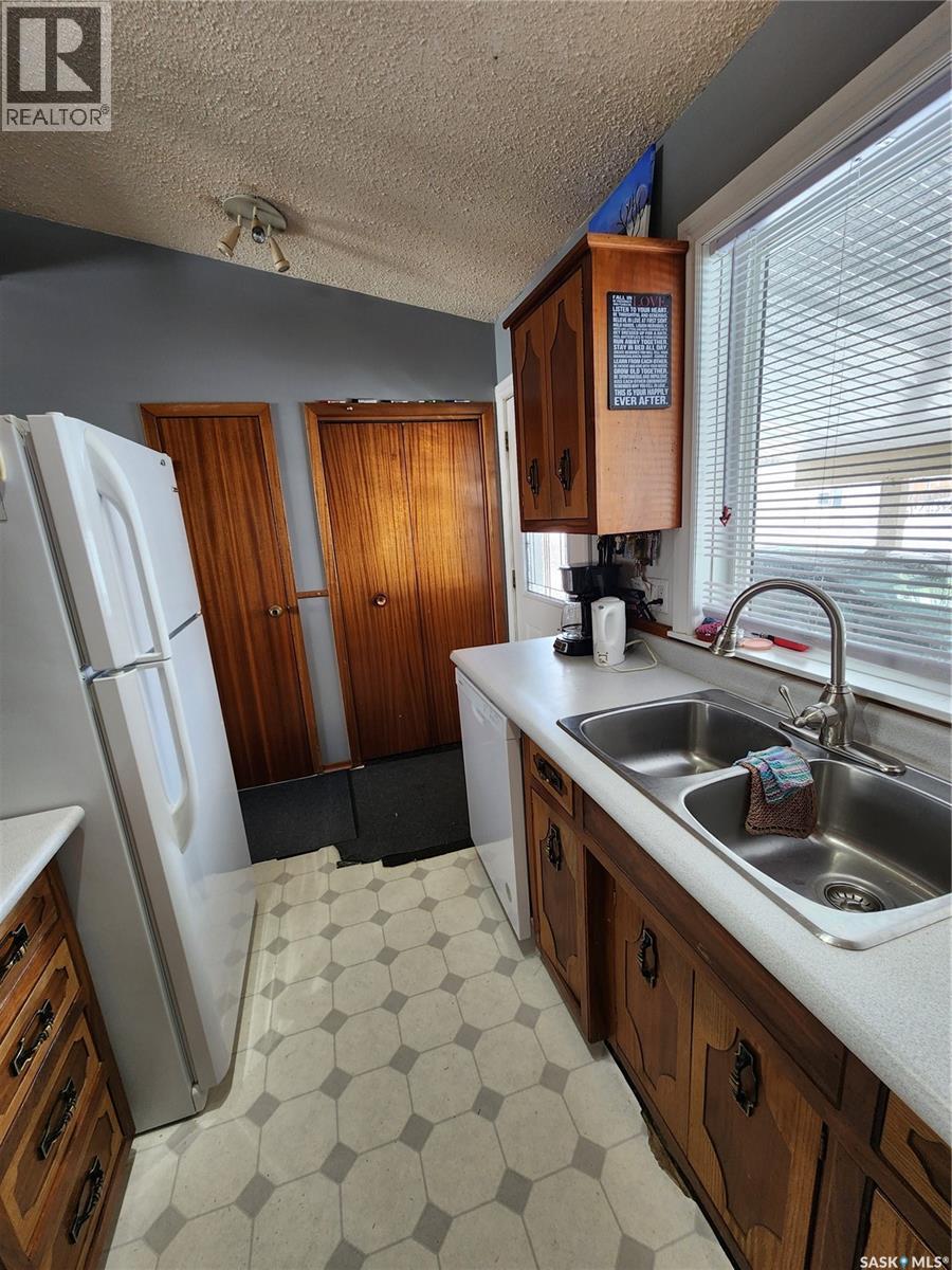 304 Second Avenue E, Lampman, Saskatchewan  S0C 1N0 - Photo 24 - SK030695