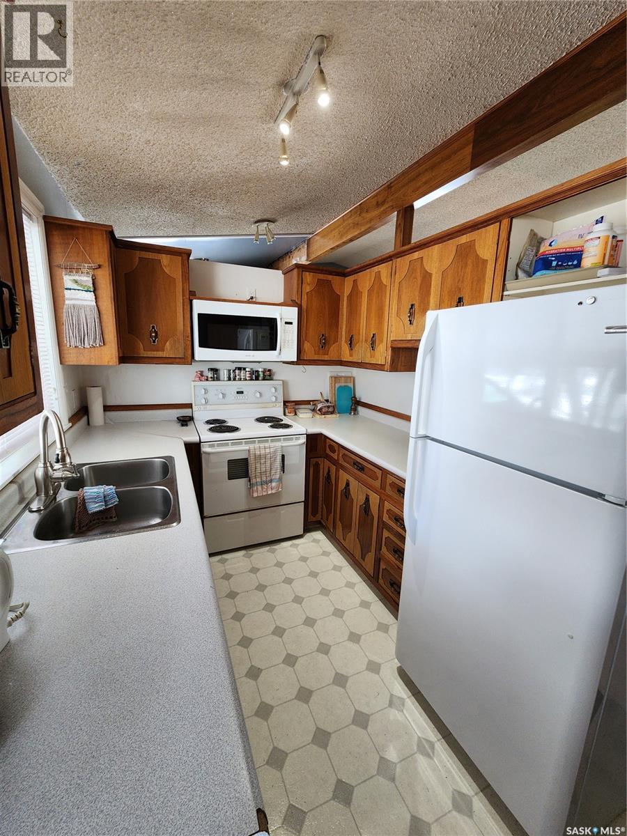 304 Second Avenue E, Lampman, Saskatchewan  S0C 1N0 - Photo 18 - SK030695