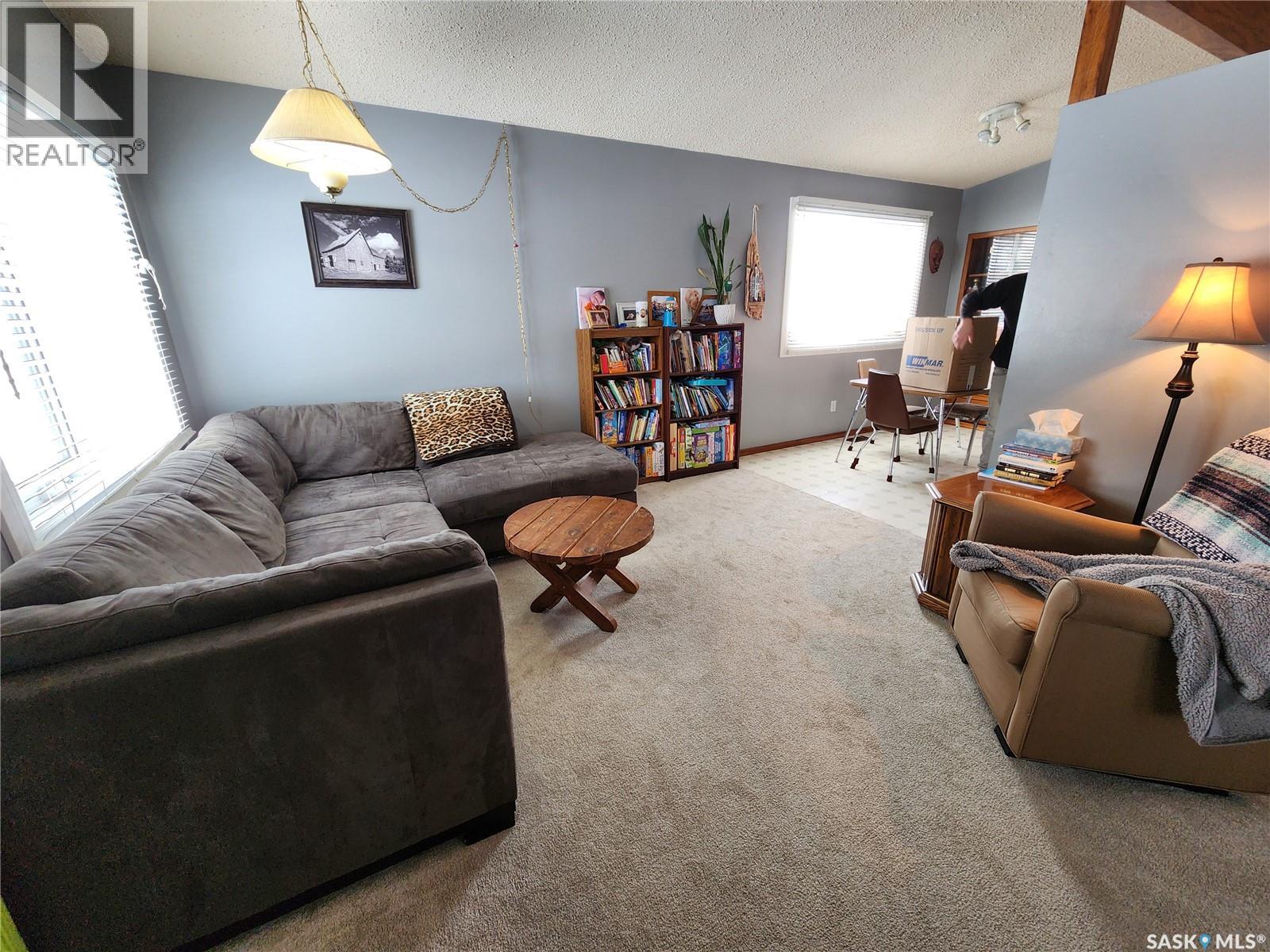 304 Second Avenue E, Lampman, Saskatchewan  S0C 1N0 - Photo 12 - SK030695