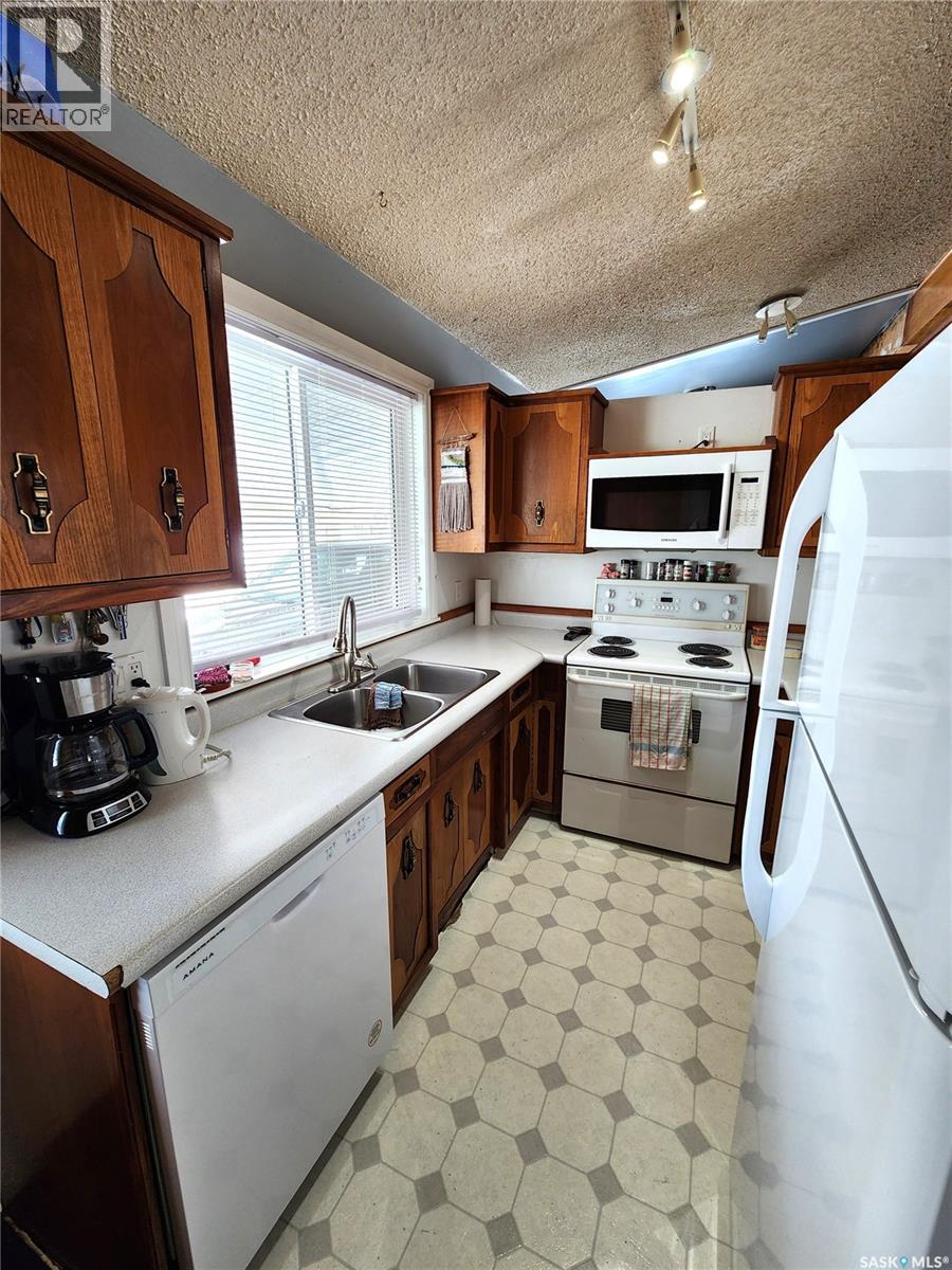 304 Second Avenue E, Lampman, Saskatchewan  S0C 1N0 - Photo 19 - SK030695