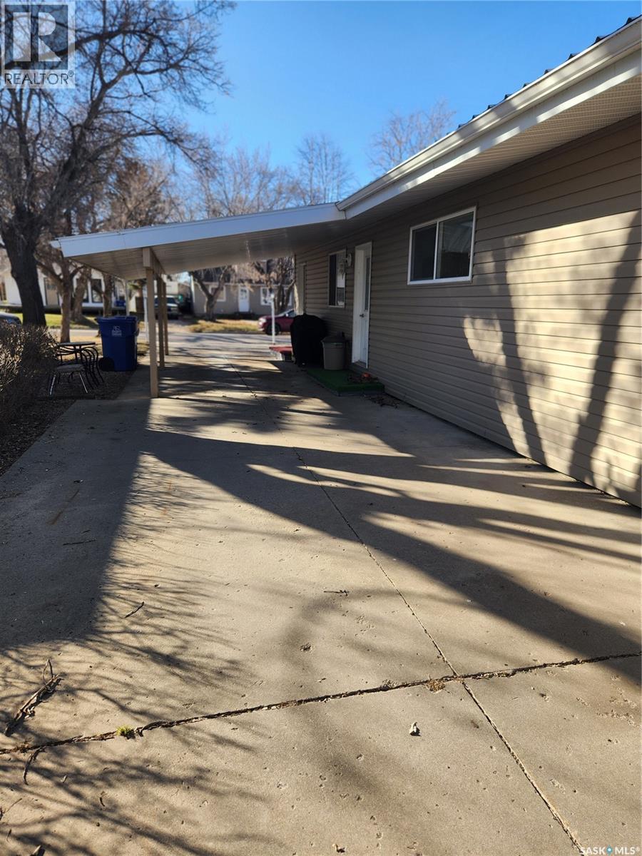 304 Second Avenue E, Lampman, Saskatchewan  S0C 1N0 - Photo 48 - SK030695