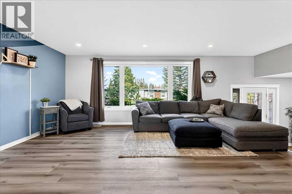 611 Lake Linnet Crescent Se, Calgary, Alberta  T2J 2J3 - Photo 4 - A2303802