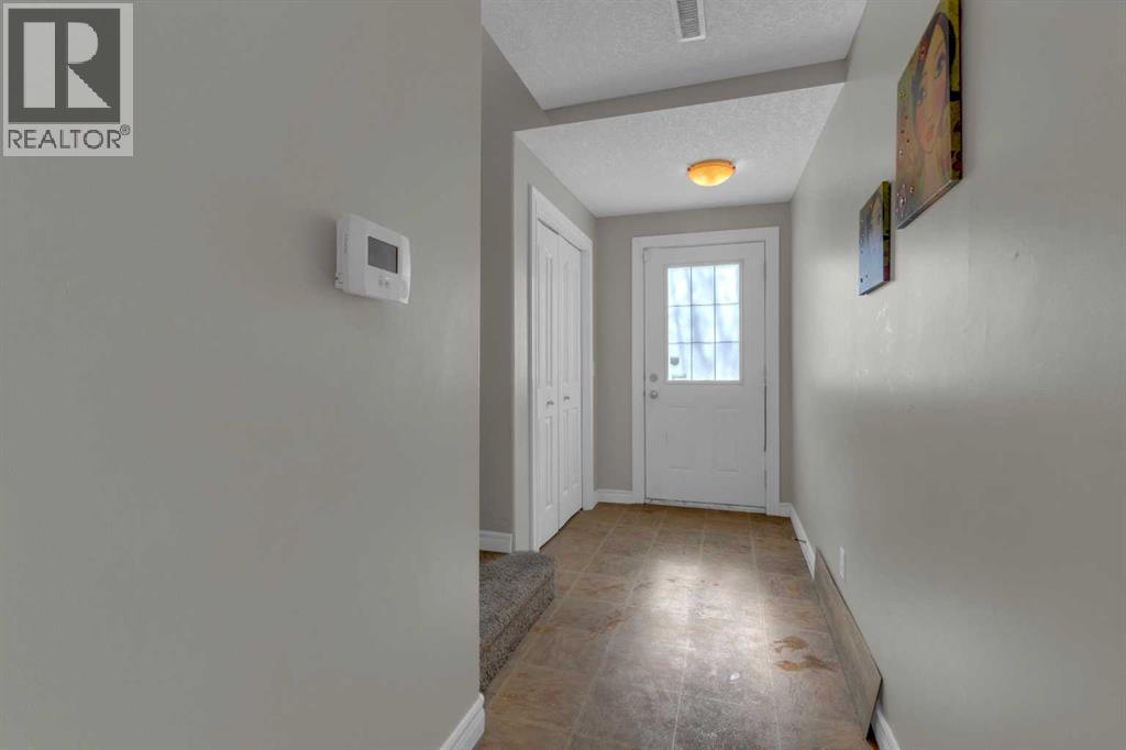 10 West Cedar Rise Sw, Calgary, Alberta  T3H 5G8 - Photo 3 - A2297241