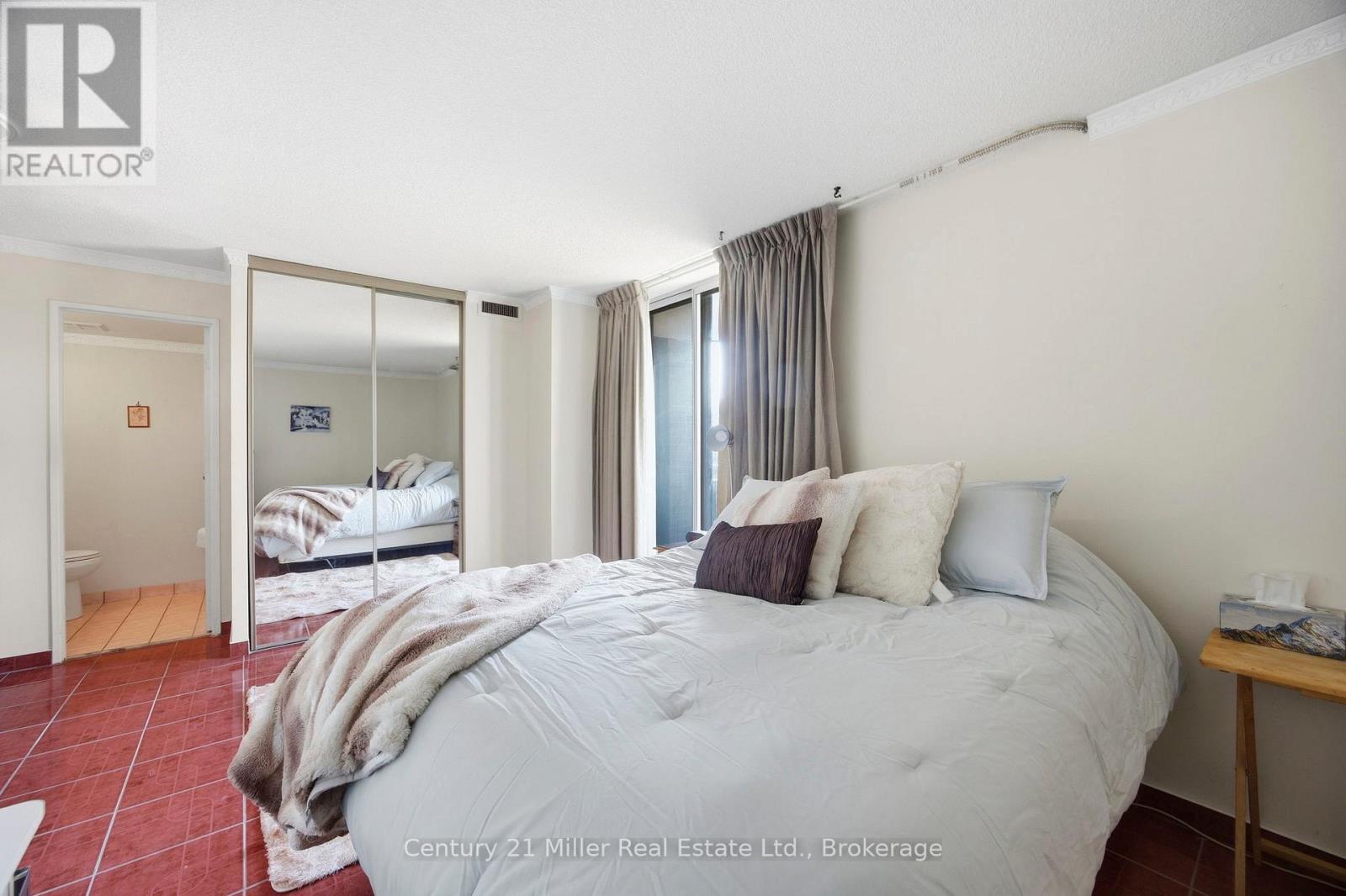 3845 Lakeshore Boulevard W, Toronto, Ontario  M8W 4Y3 - Photo 21 - W13038800