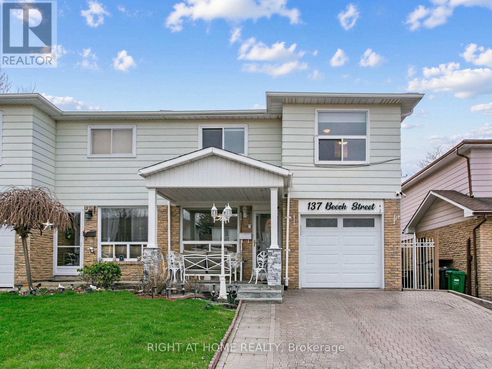137 BEECH STREET, Brampton, Ontario