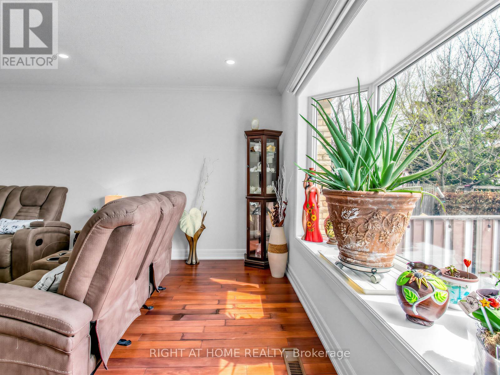 137 Beech Street, Brampton, Ontario  L6V 2Z2 - Photo 10 - W13038820