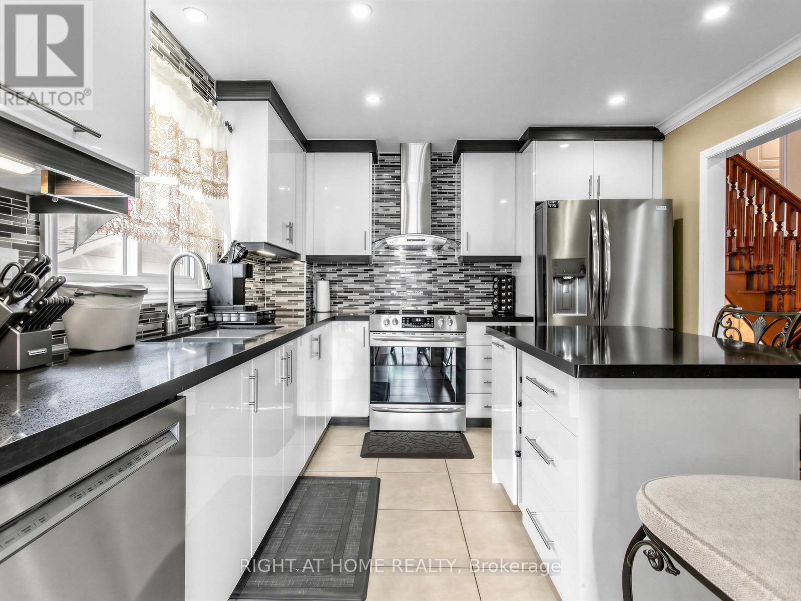 137 Beech Street, Brampton, Ontario  L6V 2Z2 - Photo 6 - W13038820