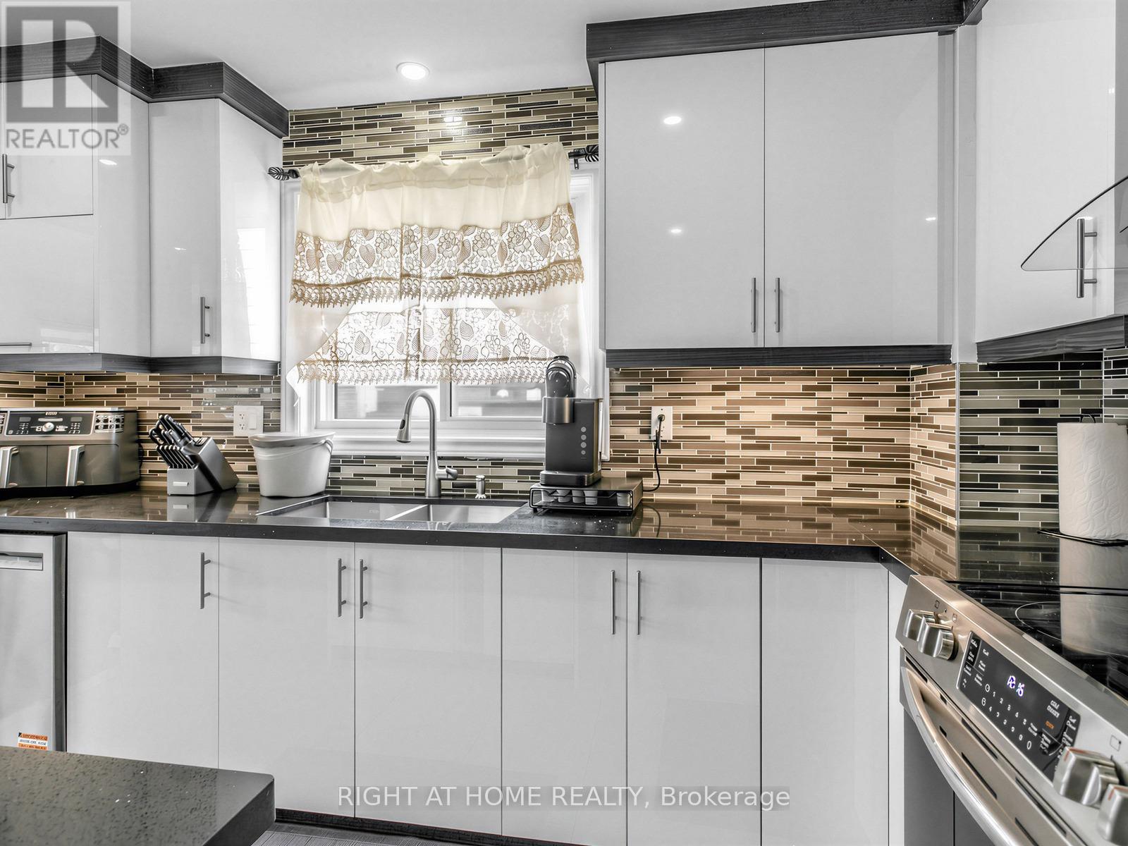 137 Beech Street, Brampton, Ontario  L6V 2Z2 - Photo 7 - W13038820