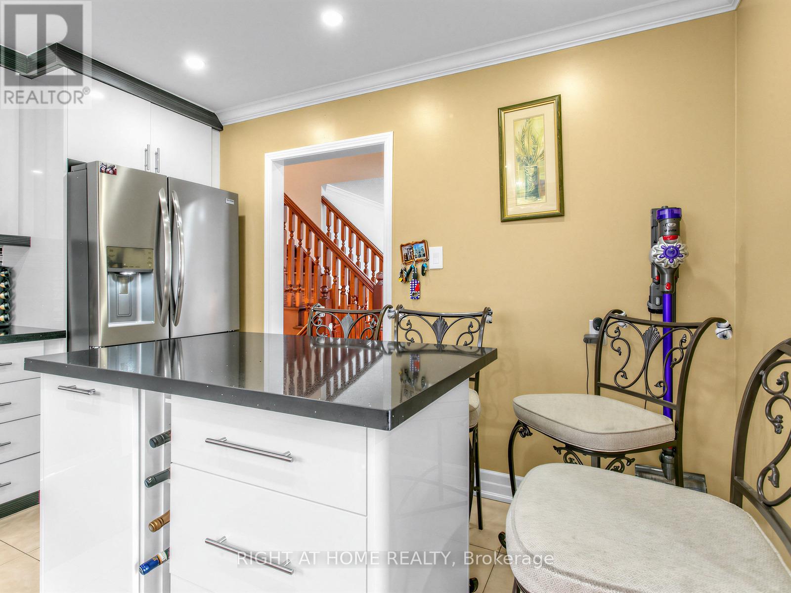 137 Beech Street, Brampton, Ontario  L6V 2Z2 - Photo 8 - W13038820