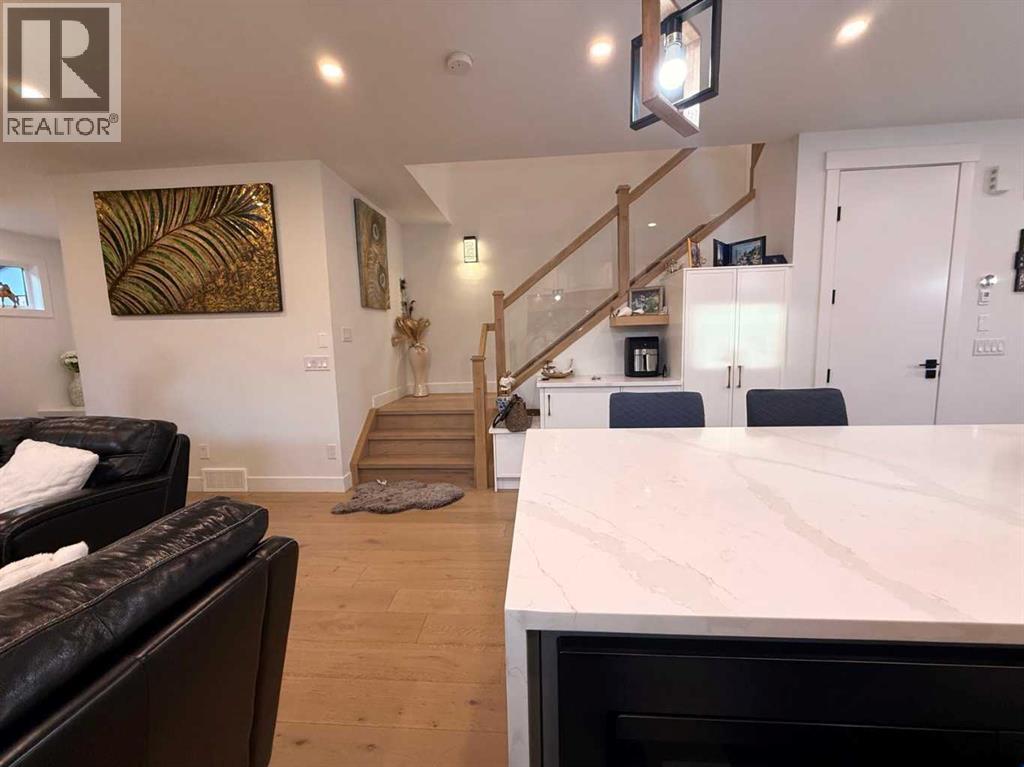 103 Hartford Road NW, Calgary, Alberta  T2K 2A7 - Photo 7 - A2282978