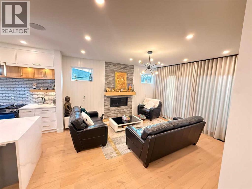 103 Hartford Road NW, Calgary, Alberta  T2K 2A7 - Photo 6 - A2282978