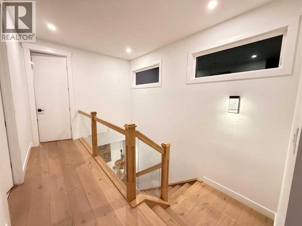 103 Hartford Road NW, Calgary, Alberta  T2K 2A7 - Photo 9 - A2282978