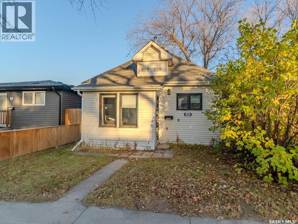 710 I Avenue S, Saskatoon, Saskatchewan  S7M 1Y9 - Photo 2 - SK033829