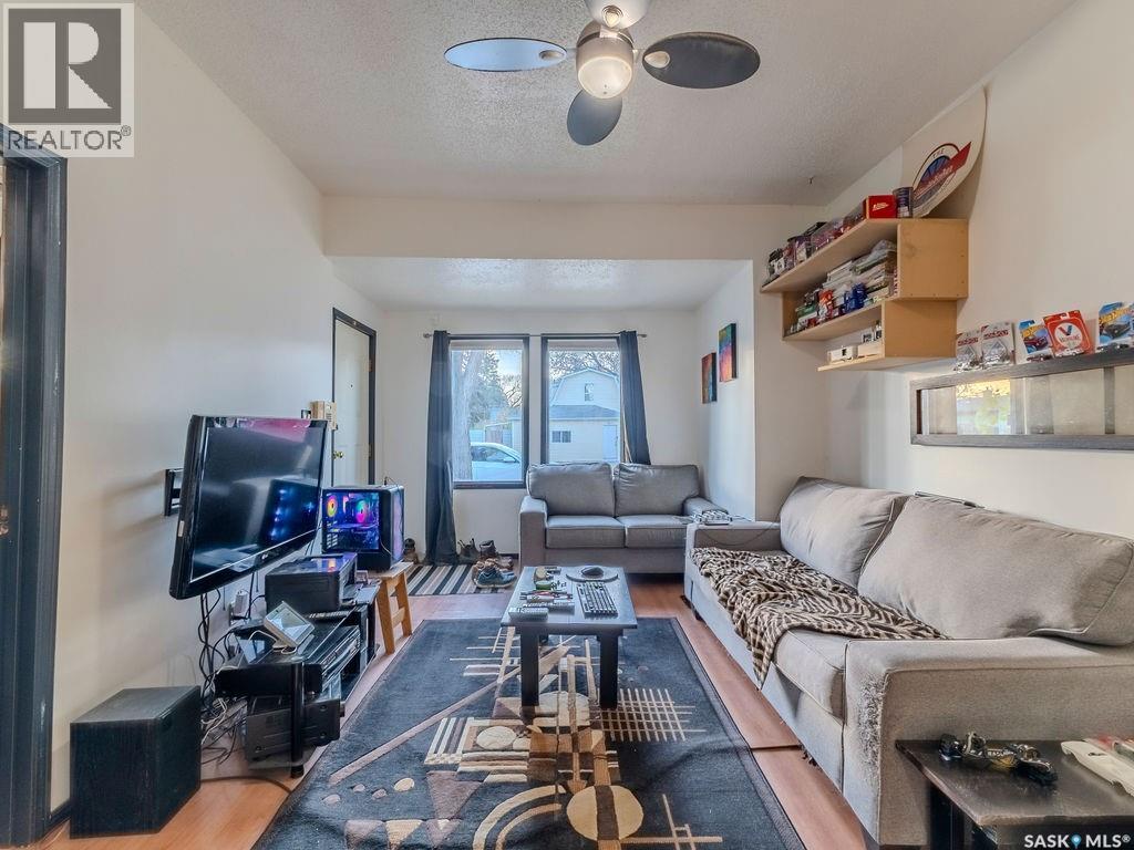 710 I Avenue S, Saskatoon, Saskatchewan  S7M 1Y9 - Photo 3 - SK033829