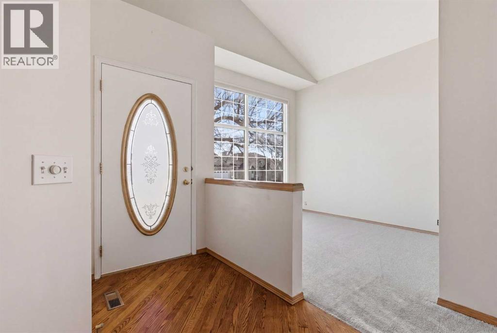 105 Crystalridge Drive, Okotoks, Alberta  T1S 1P4 - Photo 4 - A2301384