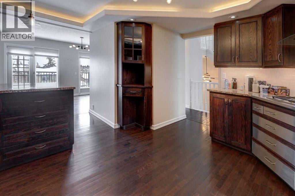 20, 448 Strathcona Drive Sw, Calgary, Alberta  T3H 1M3 - Photo 3 - A2302058