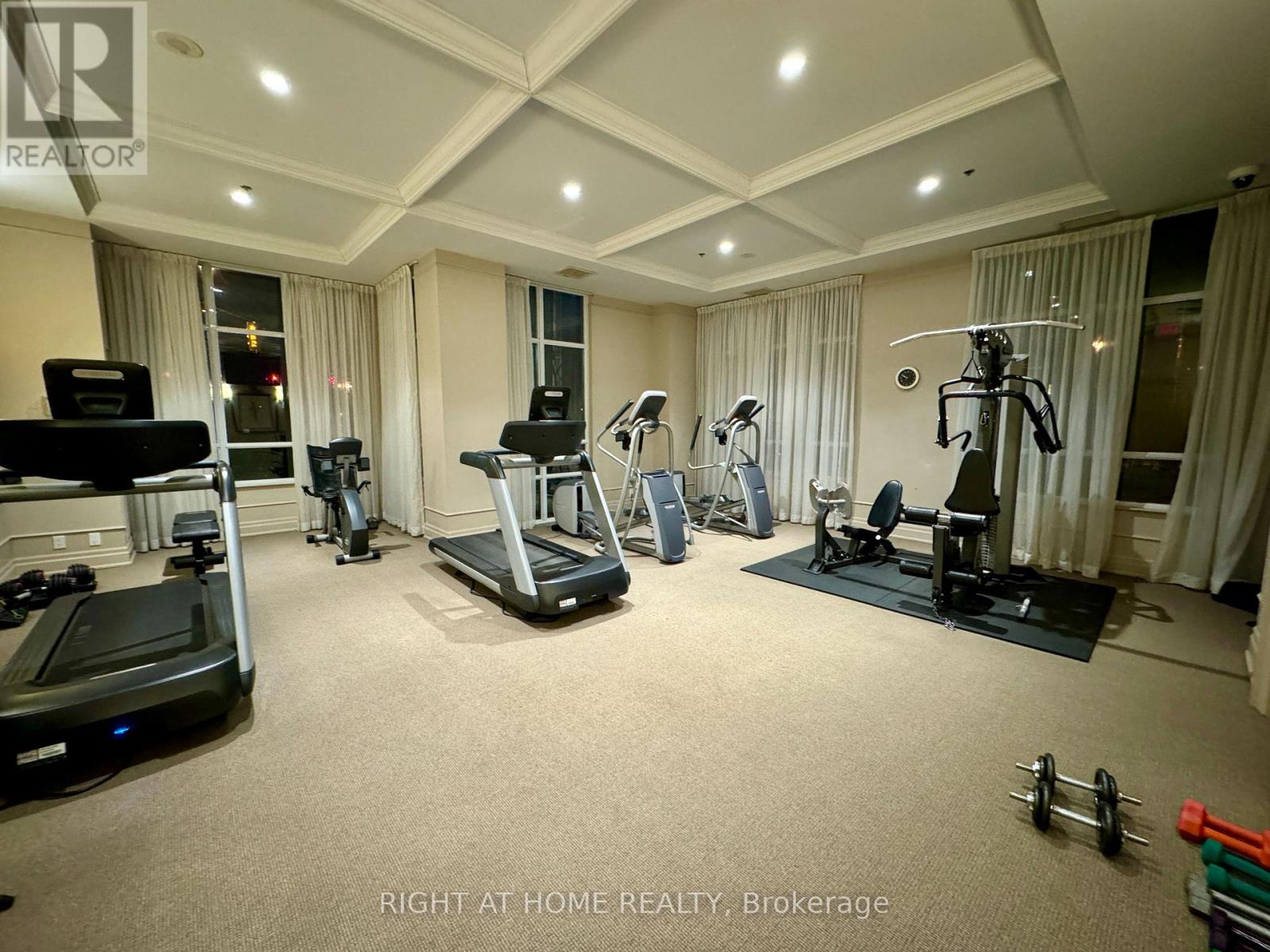 38 Fontenay Court, Toronto, Ontario  M9A 5H5 - Photo 4 - W12901912