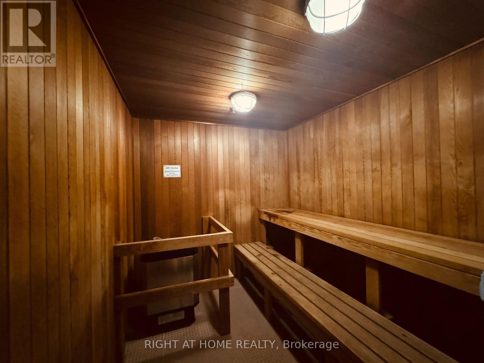 38 Fontenay Court, Toronto, Ontario  M9A 5H5 - Photo 5 - W12901912