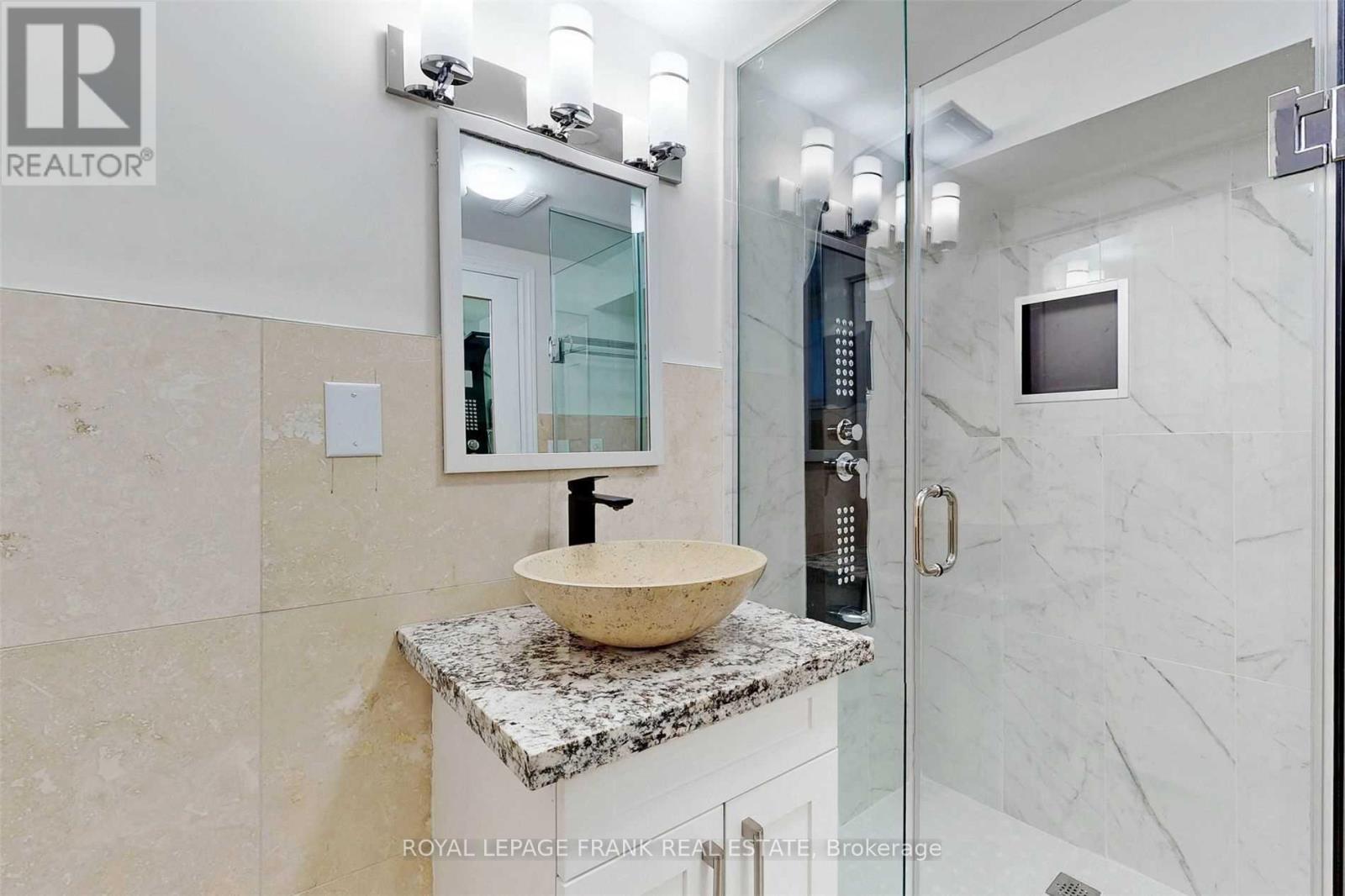 218 Harmony Road N, Oshawa, Ontario  L1G 6L5 - Photo 13 - E13038842