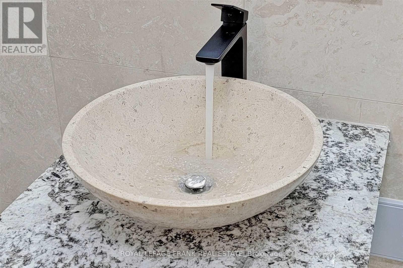 218 Harmony Road N, Oshawa, Ontario  L1G 6L5 - Photo 14 - E13038842