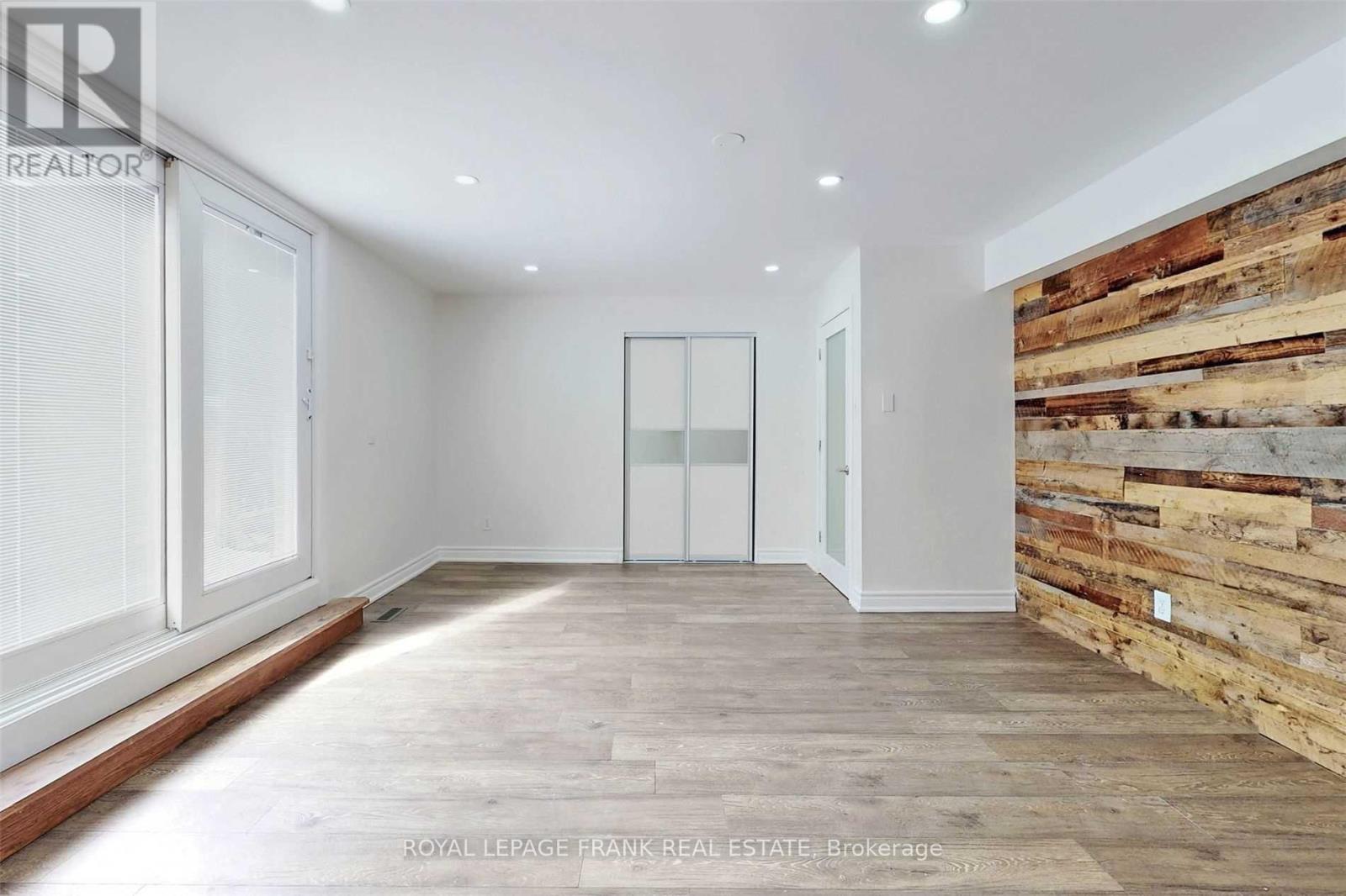 218 Harmony Road N, Oshawa, Ontario  L1G 6L5 - Photo 3 - E13038842