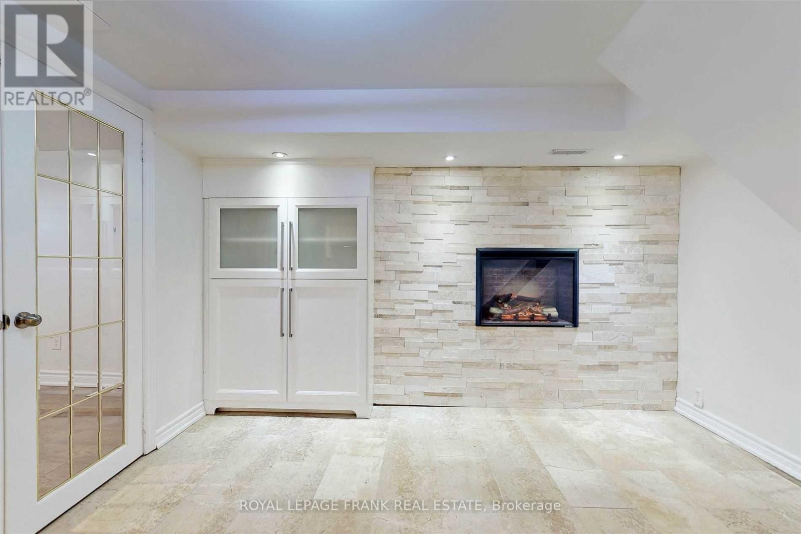 218 Harmony Road N, Oshawa, Ontario  L1G 6L5 - Photo 4 - E13038842